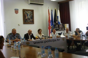 Slika PU_ZD/pres. mađari 2011 .nasl.JPG